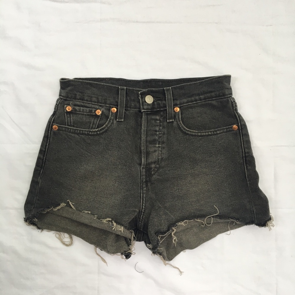 Levi’s Wedgie Shorts, Washed Black, size 25